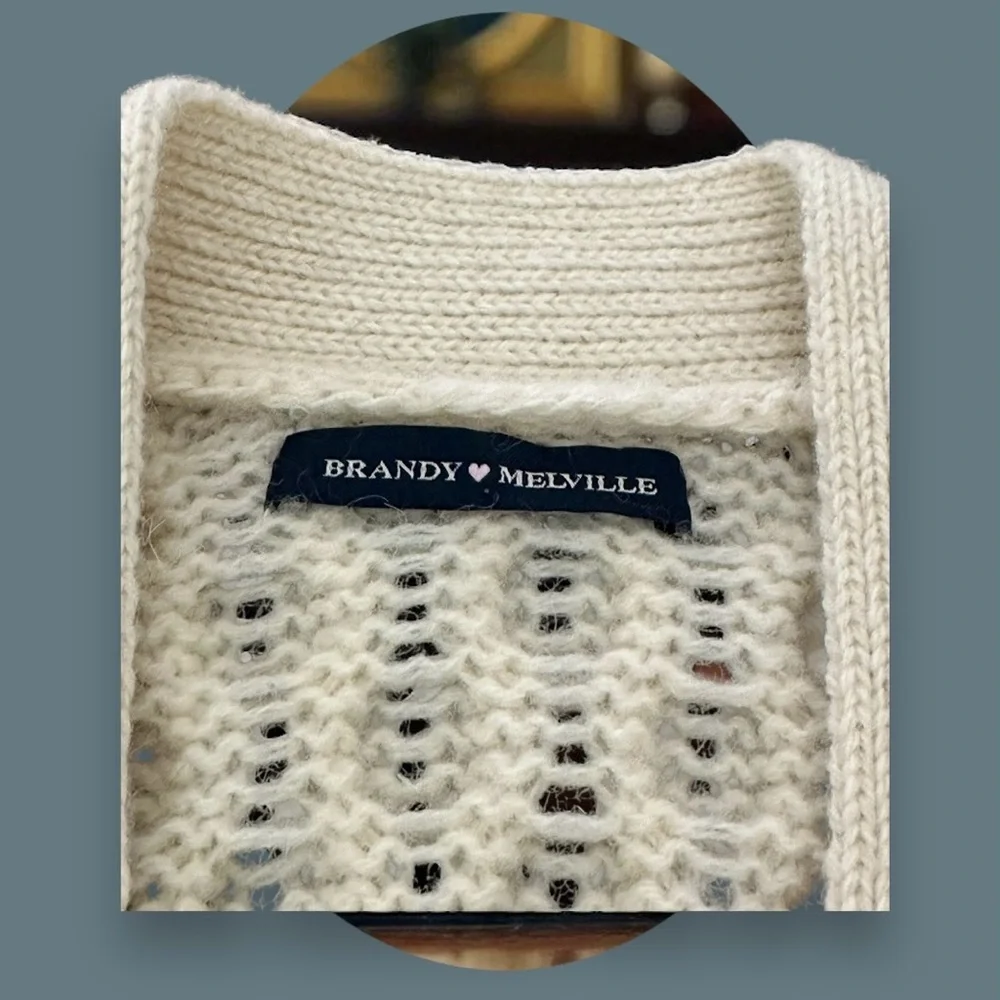 Brandy Melville Wool Chunky Sweater Cardigan. Cream/Ivory. Size: Medium - Picture 7 of 9